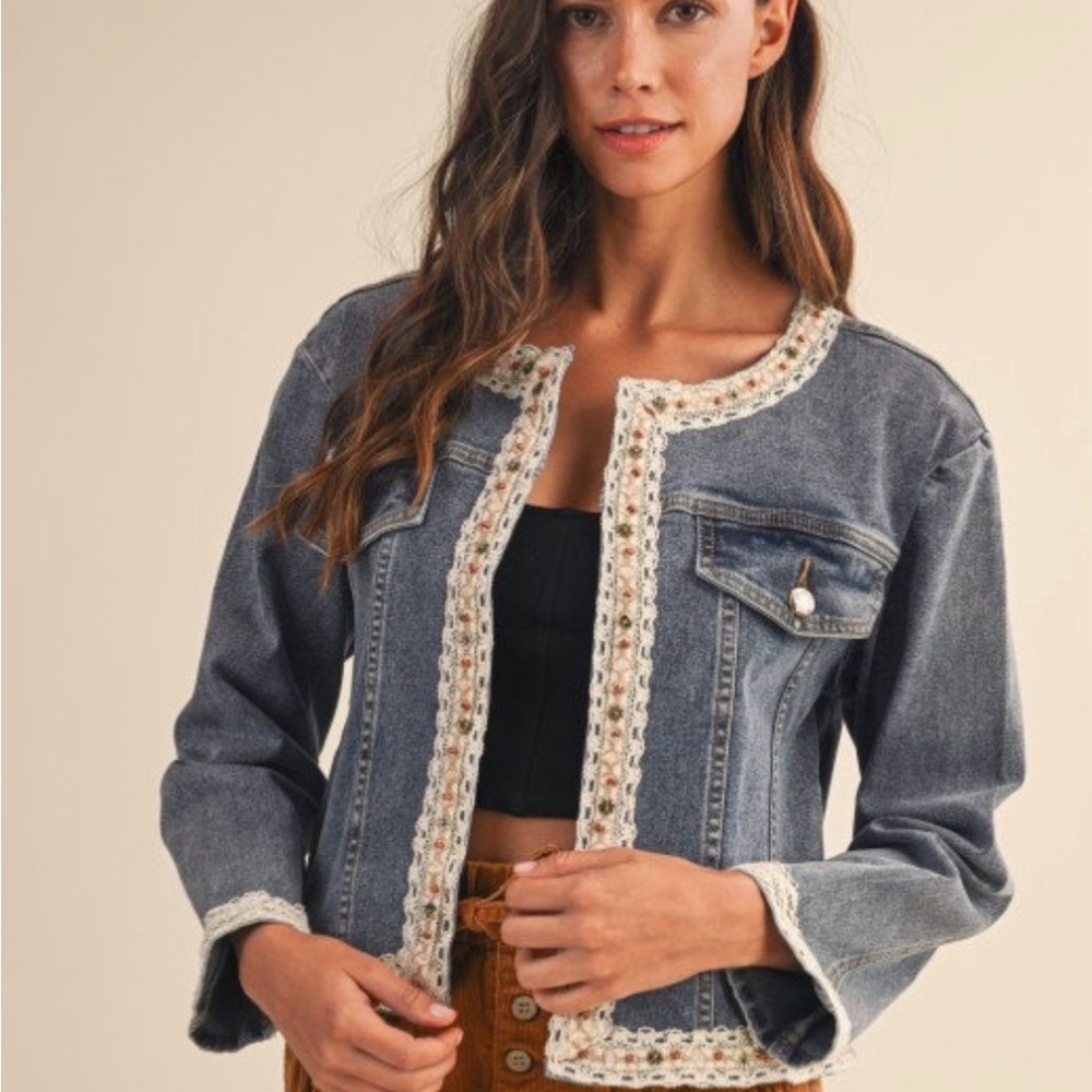 🌷 NWOT Lace Trim Vintage Floral Denim Jacket